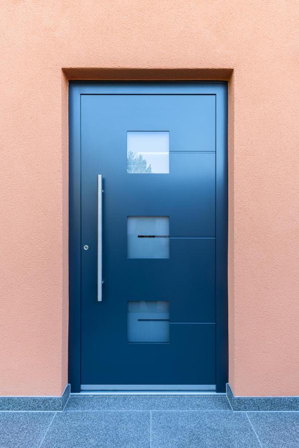 Aluminium-Haustür von PaX mit Stangengriff
