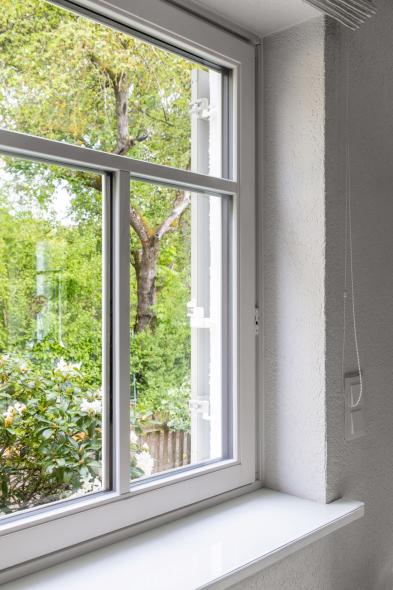 Weiße Holz-Alu Fenster PaXoptima 78 